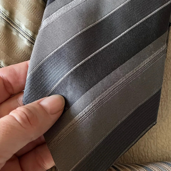 Bundle of ties (6), neutral colors. Assorted brands. Beige, tan, gray neckties. - Picture 6 of 9